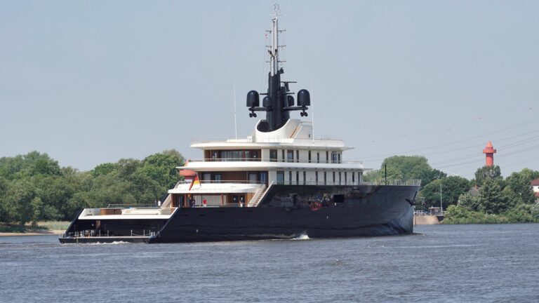 Luxury Yacht CELERIUS