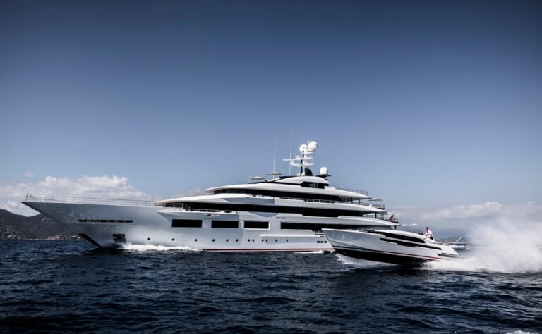 Luxury Yacht DREAMBOAT With Tender