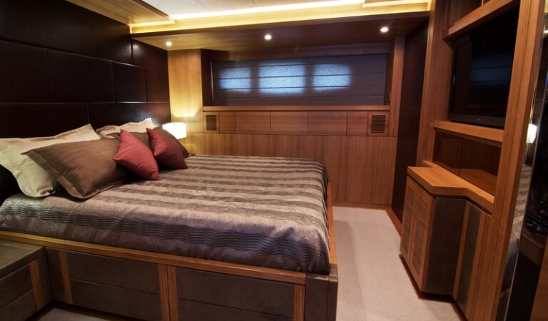 Luxury yacht Electra - Master cabin-001