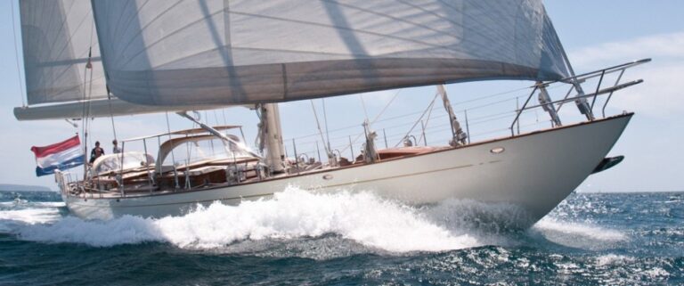 Luxury yacht Heartbeat