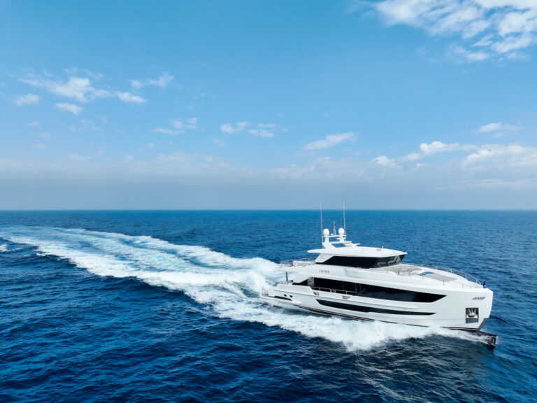 Luxury Yacht ISSIMO