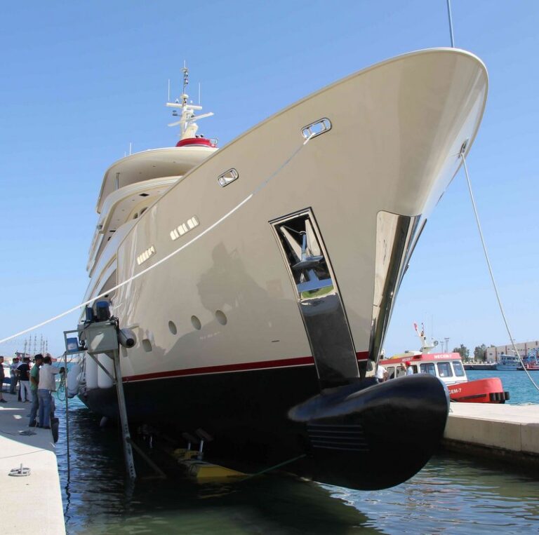 Luxury yacht LOLA at launch-001