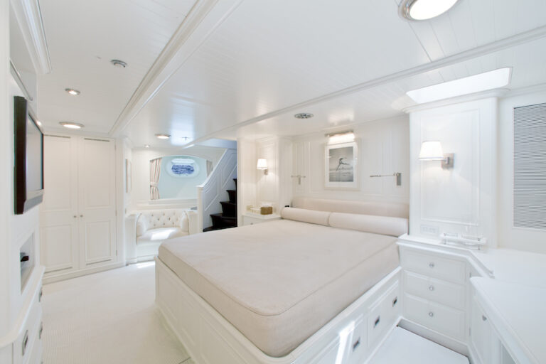 Luxury yacht MARI CHA III