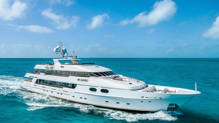 Luxury Yacht MI AMORE