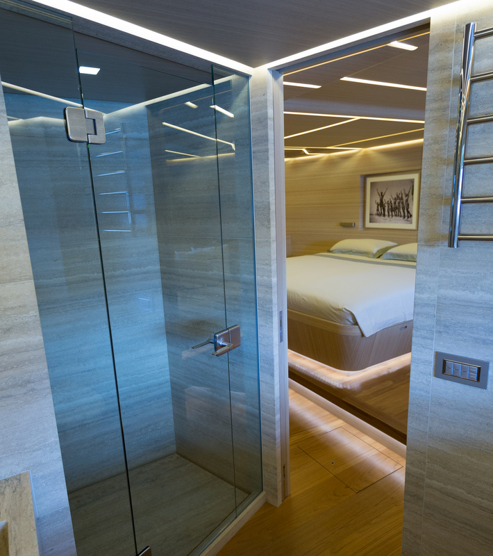 Luxury yacht Ohana - Bathroom