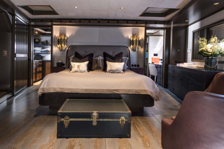 Luxury Yacht PINK GIN VI - Master Suite