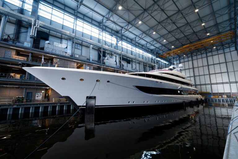 Luxury Yacht PROJECT 827