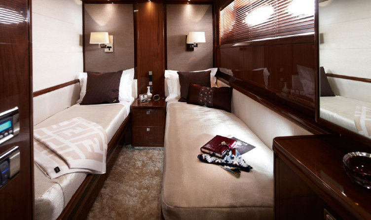 Luxury yacht Princess 98 - Starboard Cabin