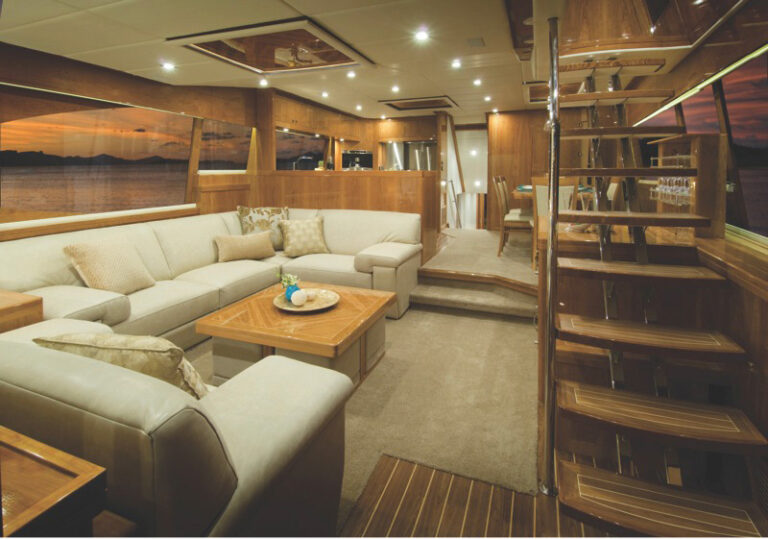 Luxury yacht R75 - Forward Galley Saloon