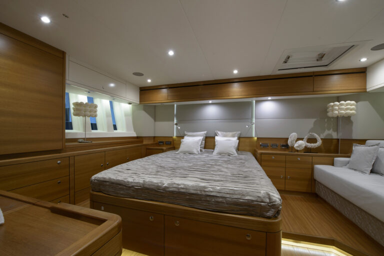 Luxury yacht REINA - Master cabin