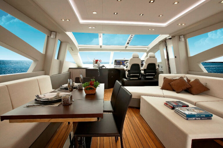 Luxury yacht Schaefer 800 - Saloon