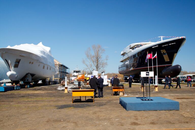 Luxury yacht TM47-2