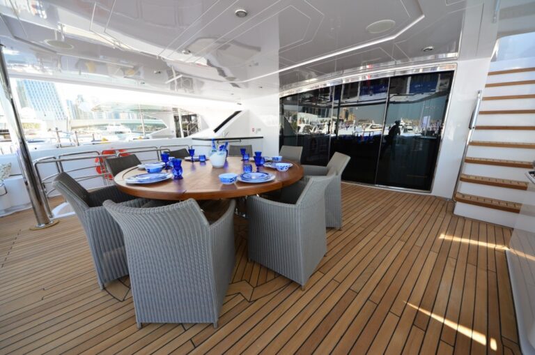 Luxury yacht UAQ 1 - upper deck dining area