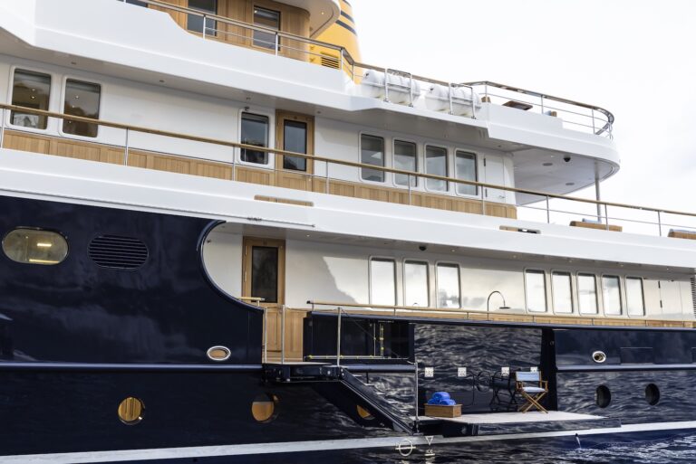 Motor Yacht BLUE II Detail