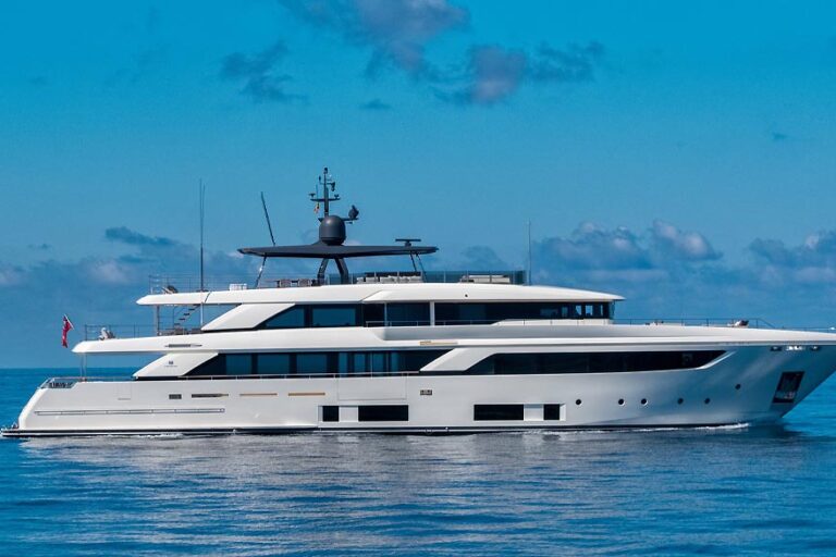42M FERRETTI SUPERYACHT