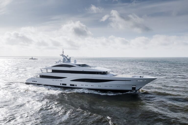 75M FULLY-CUSTOM SUPERYACHT