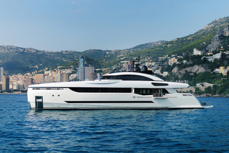 40M LUXURY SUPERYACHT