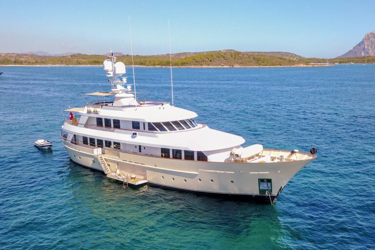 38M LUXURY SUPERYACHT