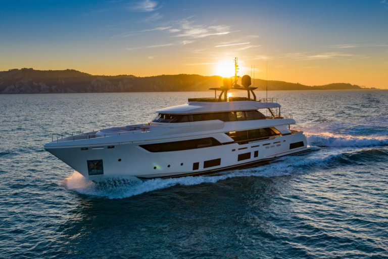 37M LUXURY YACHT