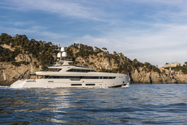 Tankoa Yacht KINDA