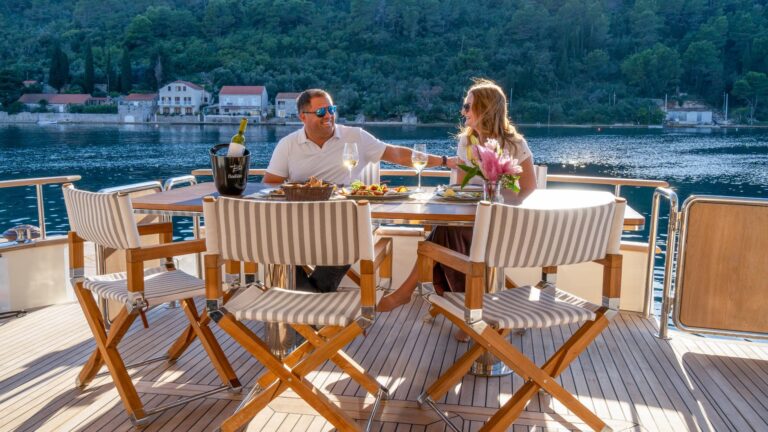 Main Deck Aft Dining
