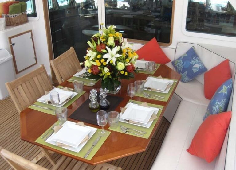MA HA - Aft deck dining