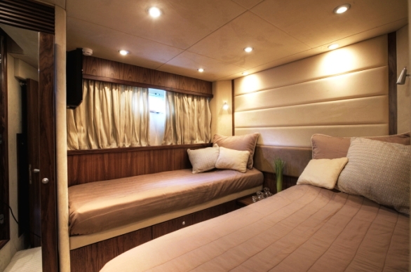 MAEVAFLO 4 -  Twin Cabin Convertible