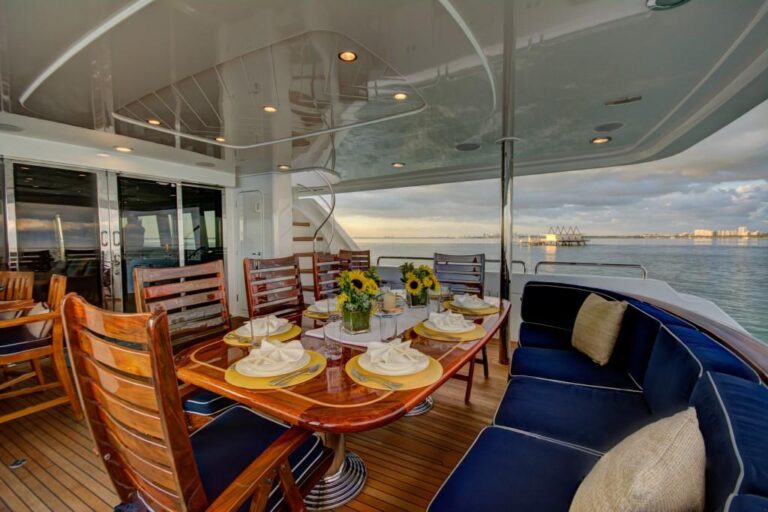 MAGGIE - Aft deck