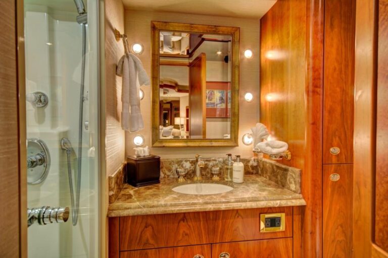 MAGGIE - Ensuite 2