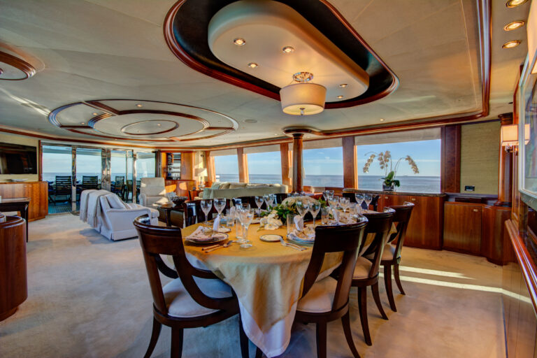 MAGGIE - Formal dining