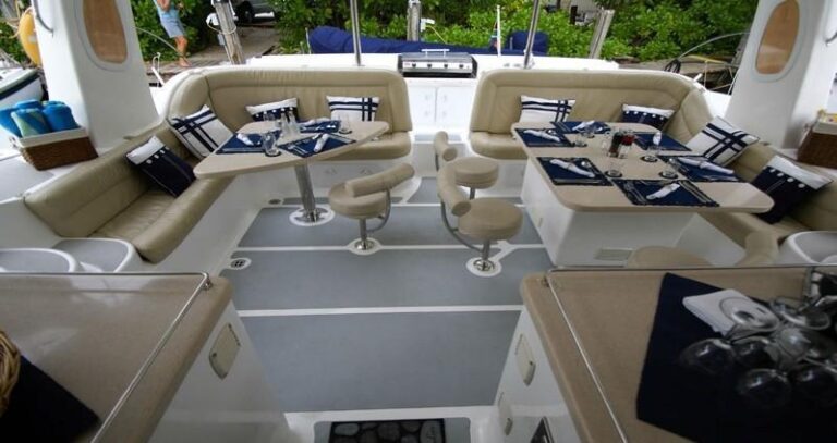 MAJESTIC SPIRIT - Cockpit from salon