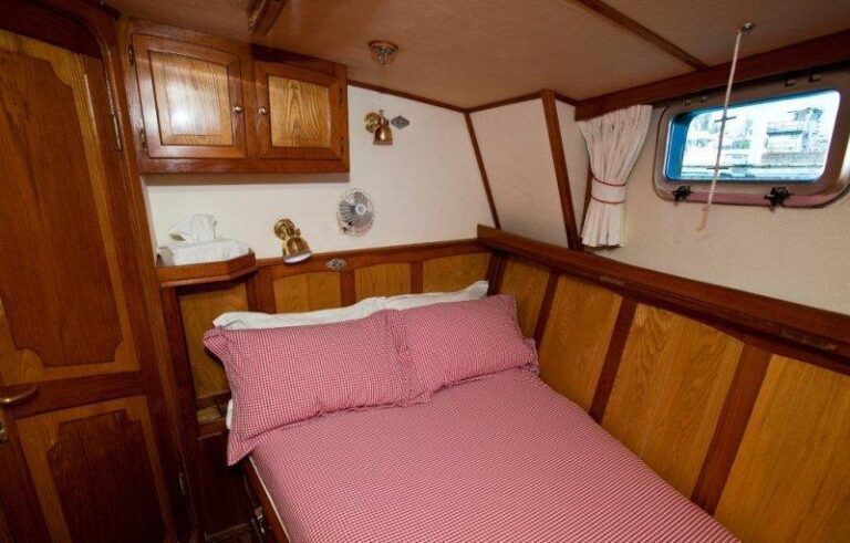 MALAIKA -   Guest Cabin