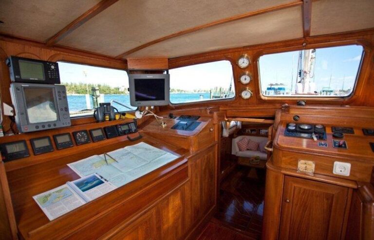 MALAIKA -   Wheelhouse and Nav Station