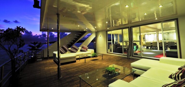 MALDIVE MOSIAQUE - Main deck outdoor sun set