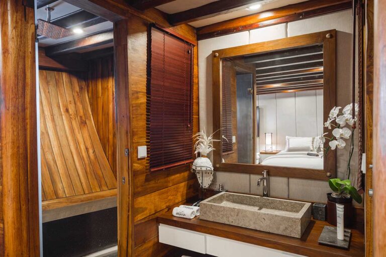 MALUKU Superior Suite With Bathroom