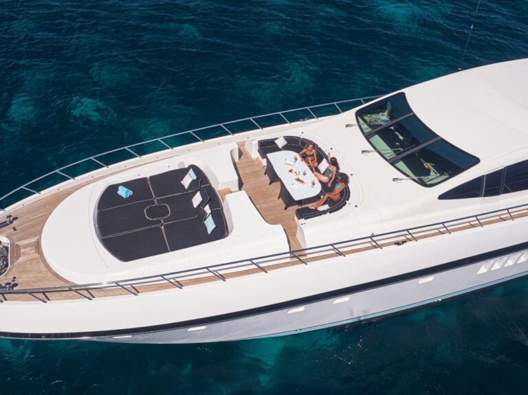 Foredeck Seating Area