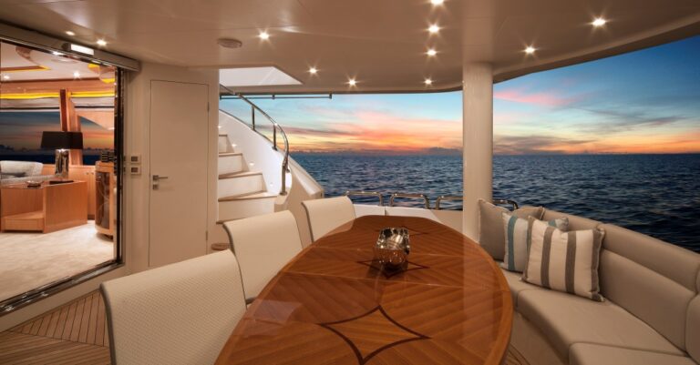 MAR AZUL - Aft deck