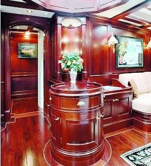 MARIA CATTIVA - Saloon Detail