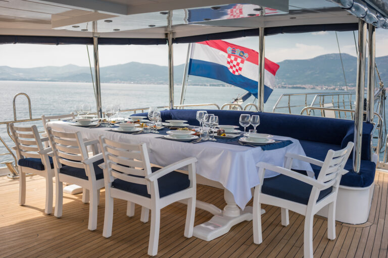 Alfresco Dining Set Up