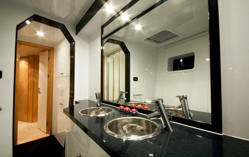 MAUNI Master Bathroom