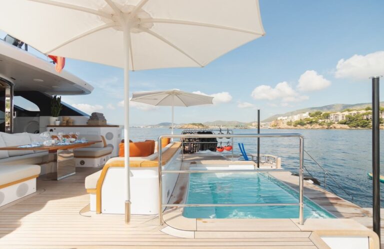 Exterior Sunbathing Area