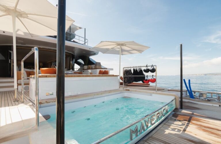 Exterior Sunbathing Area