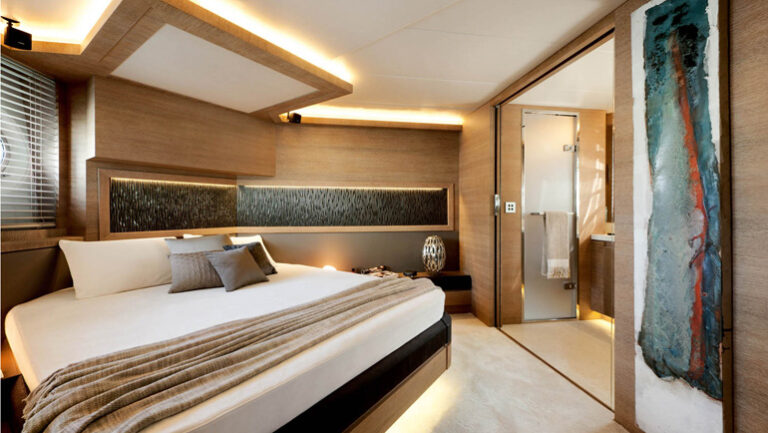 MCY 76 Yacht - Cabin