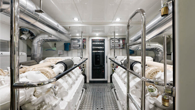 MCY 76 Yacht - Engine Room