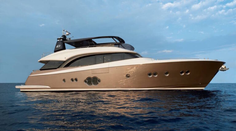 MCY 86 Exterior