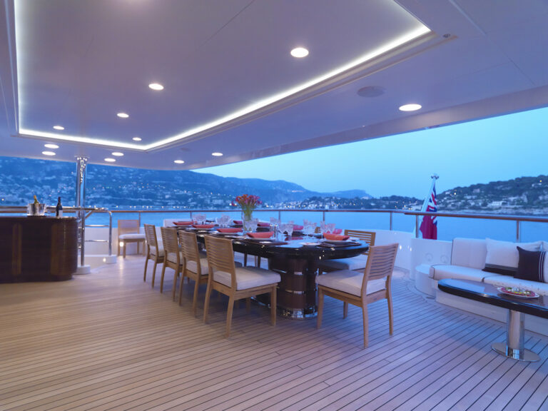 MEAMINA al resco dinner dining - Photo Benetti