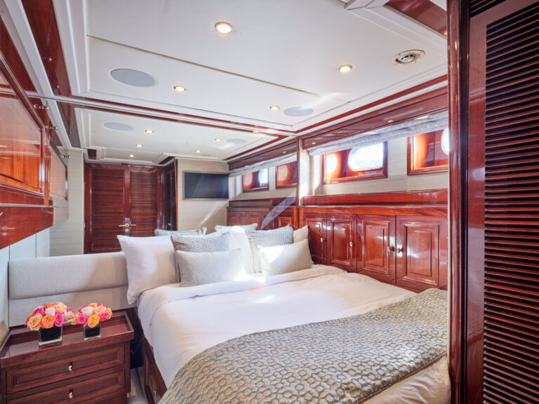 MIA ZOI Double Cabin