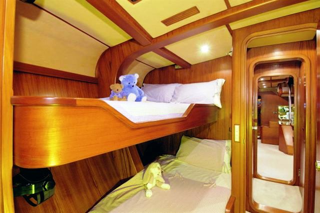 MIDNIGHT SUN Twin Cabin