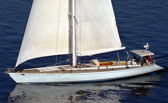 MIDNIGHT SUN Under sail