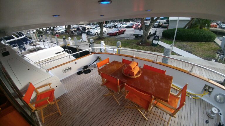 MIS MOONDANCE - Aft deck
